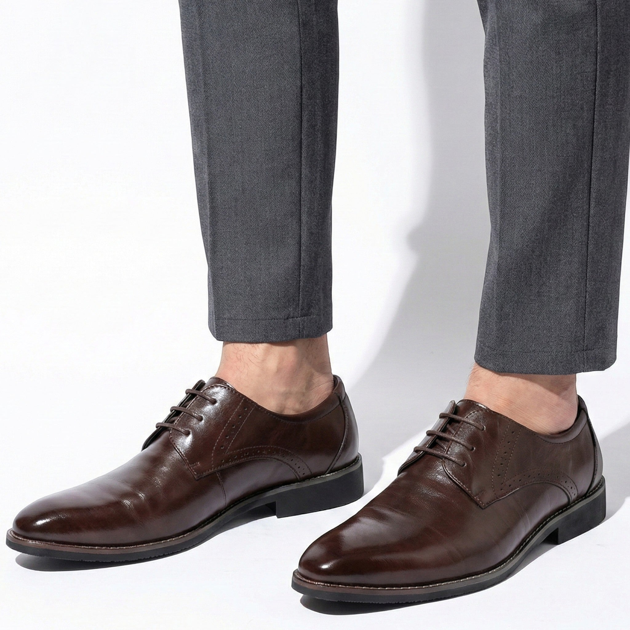 Arthur - Męskie Eleganckie Buty Derby z Subtelnym Wykończeniem Brogu