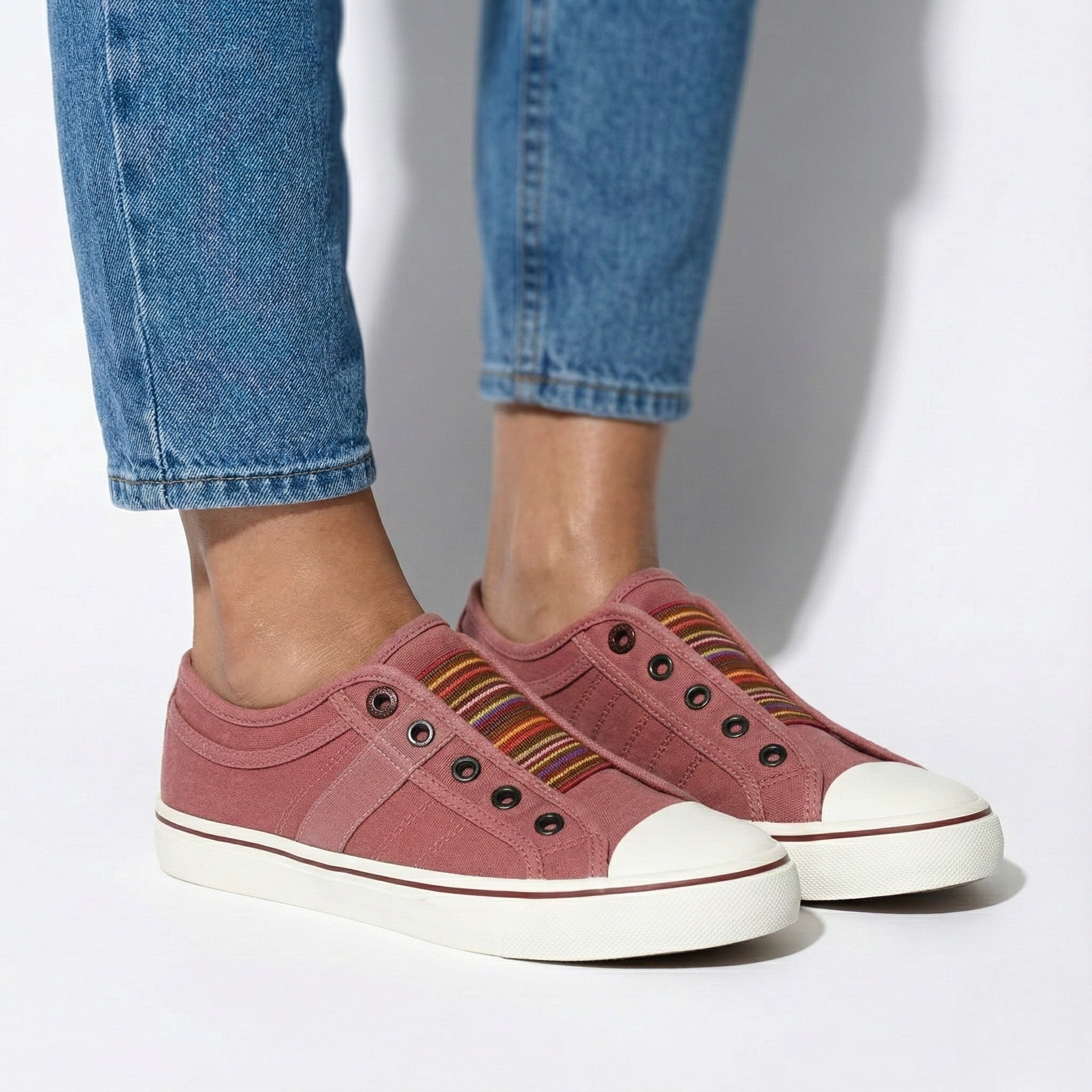 Damskie płócienne sneakersy wsuwane z okrągłym noskiem