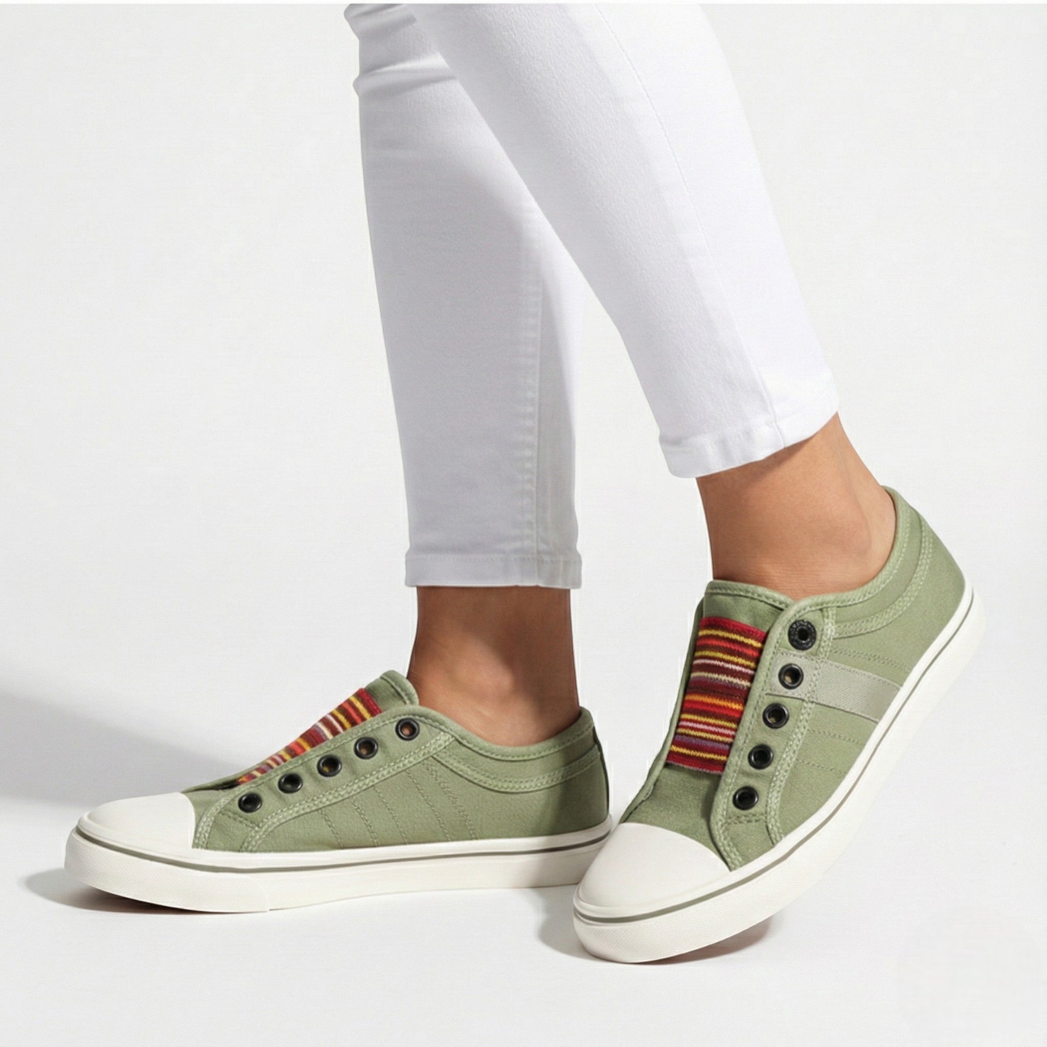 Damskie płócienne sneakersy wsuwane z okrągłym noskiem